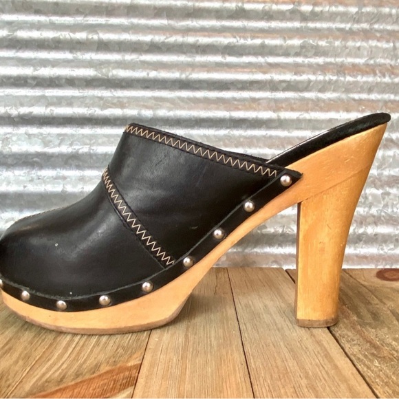 Steve Madden Black Leather Mules with Tan Wooden Heel - Picture 5 of 5